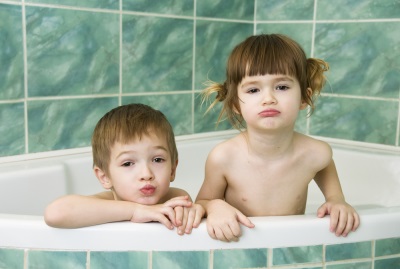 Kebersihan - mandi untuk kanak-kanak