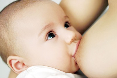الرضاعة الطبيعية الطفل 10 أشهر
