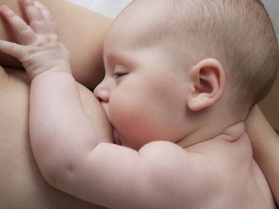 الرضاعة الطبيعية للطفل في 4 أشهر