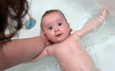 Bathing baby in 2 months