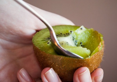 Kiwi spoon eat the flesh