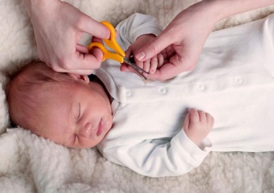 Manicureschaar voor een pasgeborene