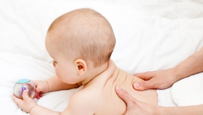 Bebek öksürük masajı