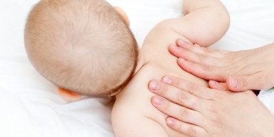 Masaža omogućuje da se dijete brže oporavi.