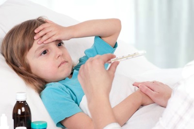 Should I give antibiotics to a child with cough and runny nose?