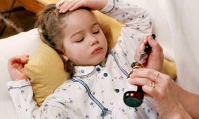 Peraturan untuk mengambil antibiotik untuk batuk dan hidung berair dalam anak